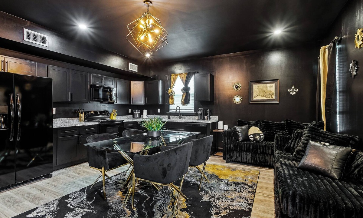 Florida Area Apartment | The Who Dat House – Luxury 5BR Saints Retreat