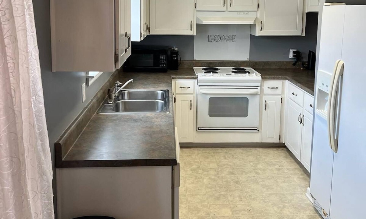 Midland City House | The Wiregrass Home is a 3 bedroom 2 bathroom home that sleeps up to 6 people!