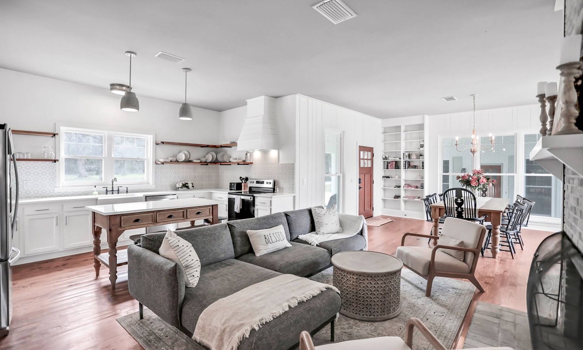 Nassau County House | This house is a 3 bedroom(s), 2 bathrooms, located in Hilliard, FL.