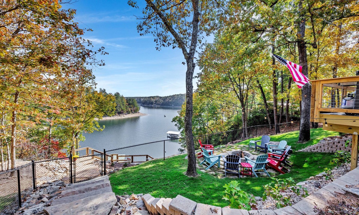 Crane Hill House | Tigua’s Sunrise - Fishing Pontoon + Dock, Pet-Friendly