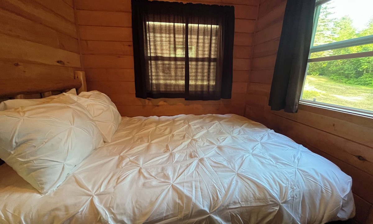 Lac La Belle Cabin | Timeless Nostalgic Resort Cabin Steps from the water and campfire nights!