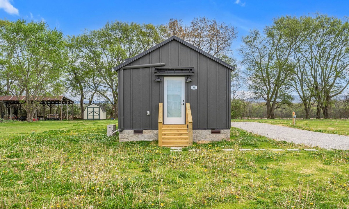 Winchester Cottage | Tiny Home w/RV Hookups