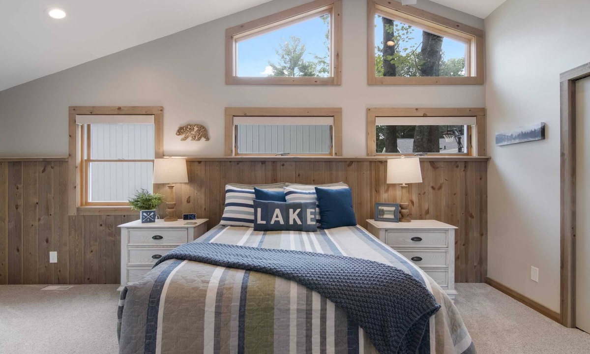 Rapid City Cabin | Torch Lake cabin, 4BR, Sleeps 10, Firepit, A/C