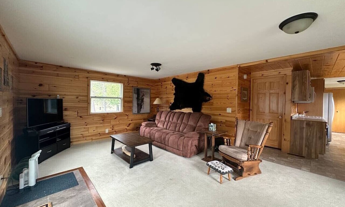 Newberry House | Trailhead Haven~Explore & Unwind
