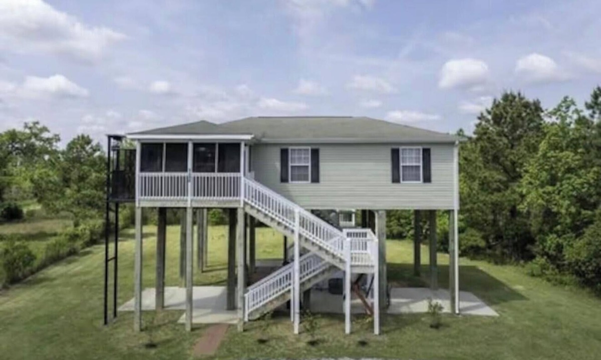 Bay St Louis House | Tranquil 2-bedroom house with AC in Bay St. Louis. Close to Beach, casino.