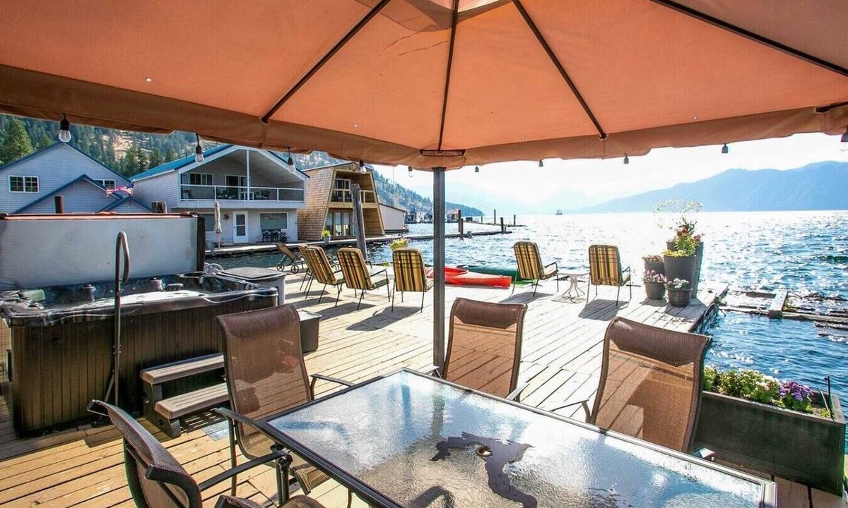 Bayview House | Tranquil Waters Float Home