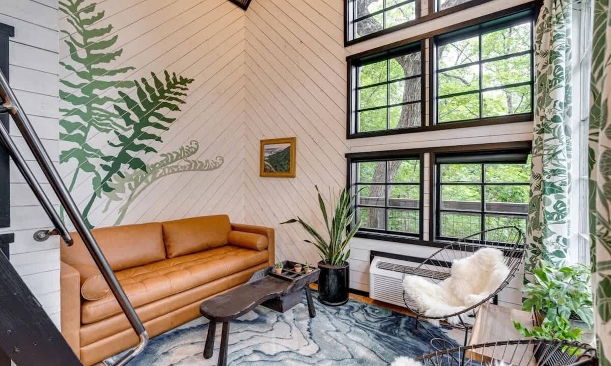 Chattanooga House | Treetop Hideaways - The Wood Lily Treehouse