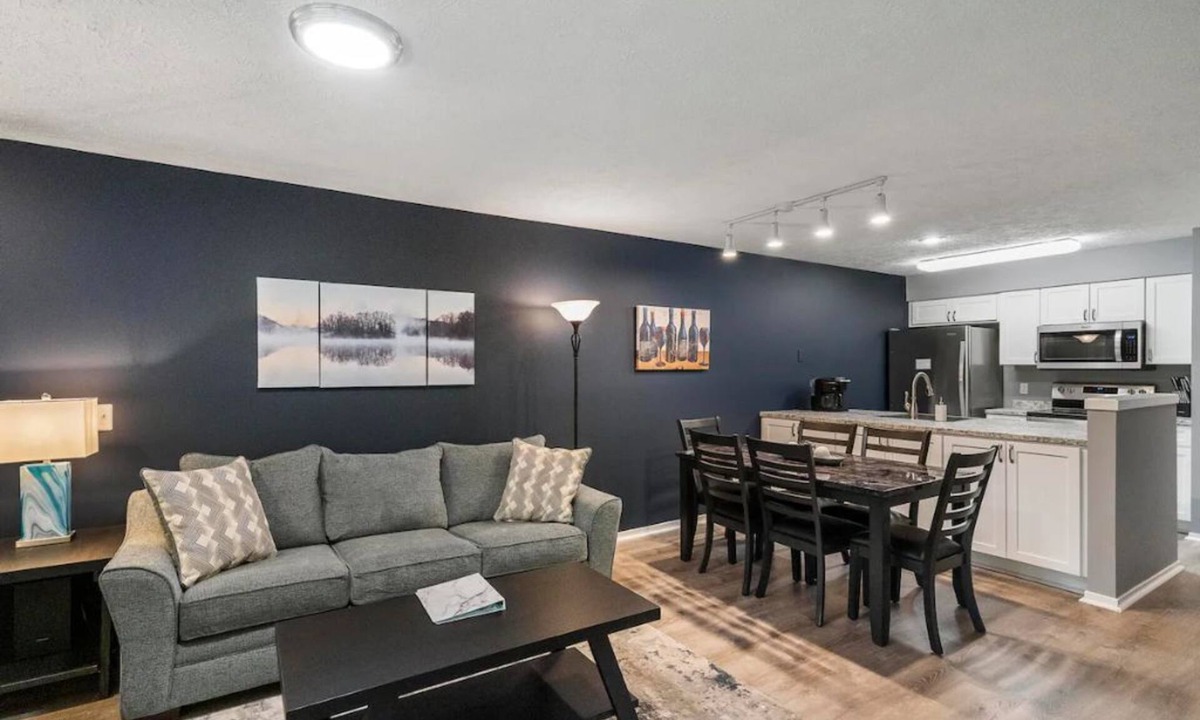 Harbor Springs House | Trout Creek Resort/Golf/Beaches/Pools/Hot tub/Sauna/Pet friendly