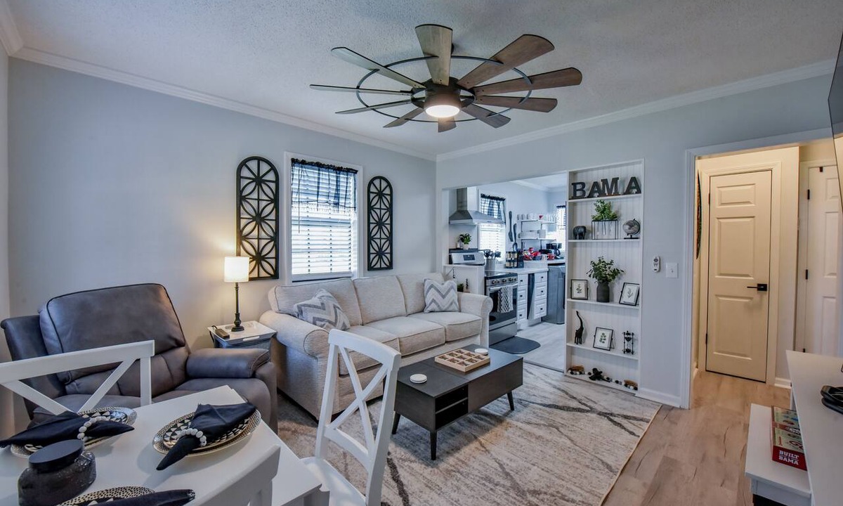 Tuscaloosa Condo | Turner Round - Book for 30 days or more! Quiet Complex.