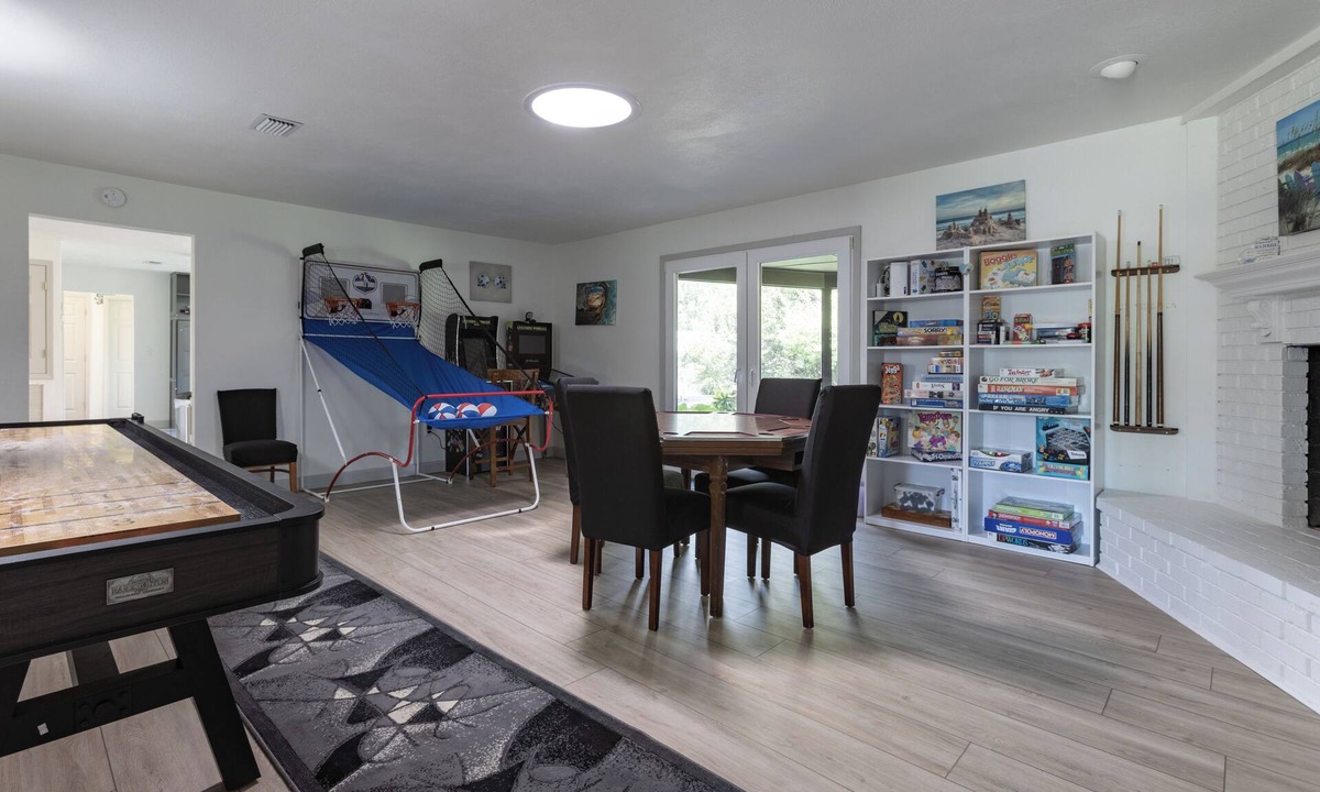 Foley House | Turtle Time Retreat-Close To OWA, Tanger, Hospital! Game Room, Hot Tub!