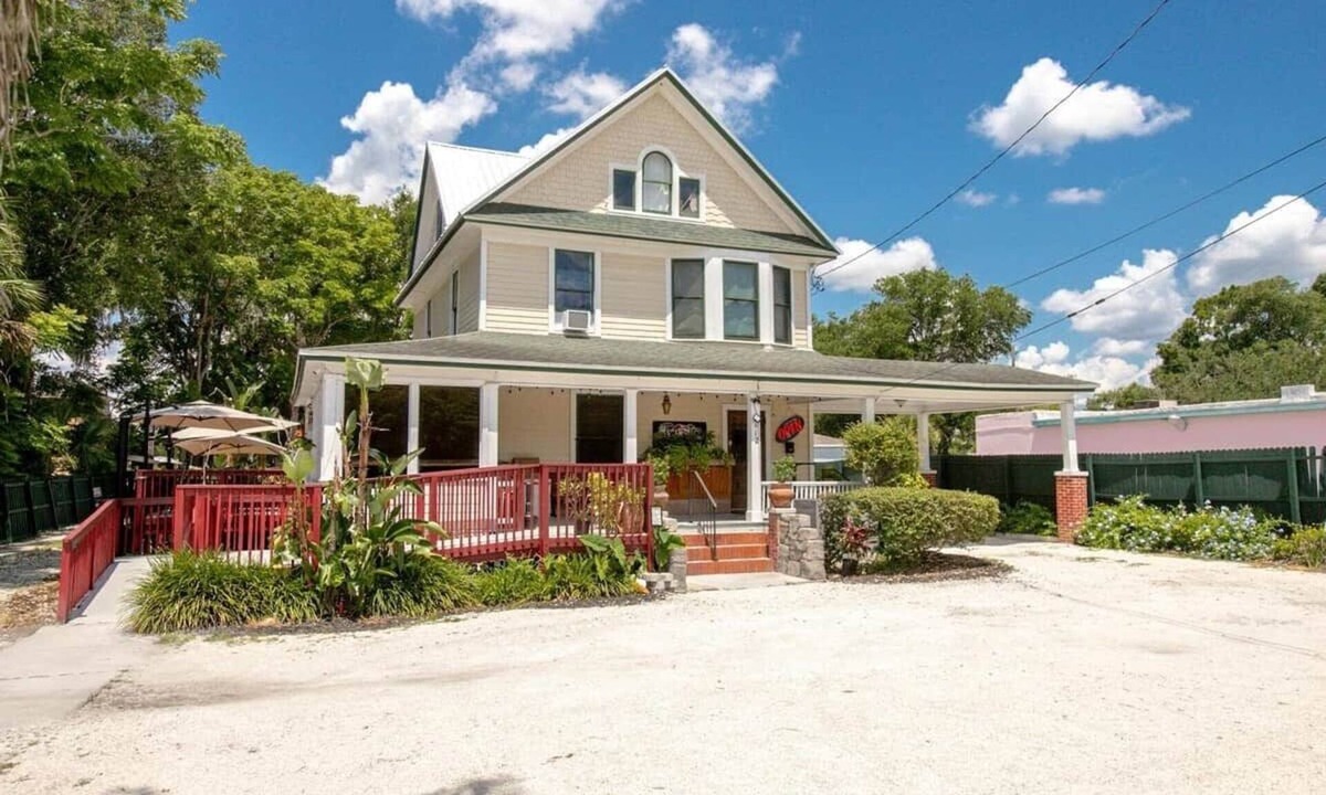 DeLand House | Twisted Chopstick Unique Stay! 2 Private Rooms!