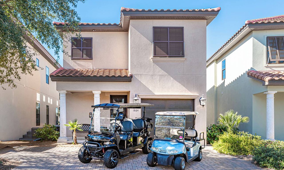 Villa Lago House | Two Golf Carts ~ Beautiful Golf Course View