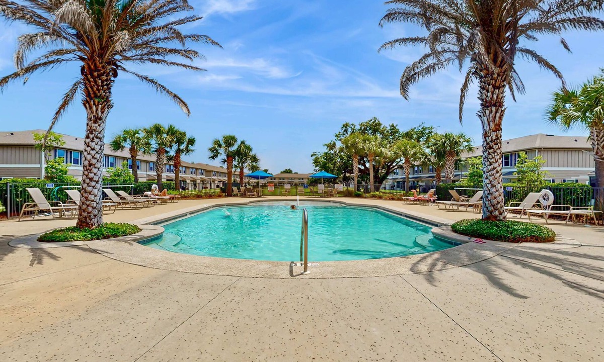 South Pensacola House | Two-story townhome near the beach with WiFi, washer and dryer