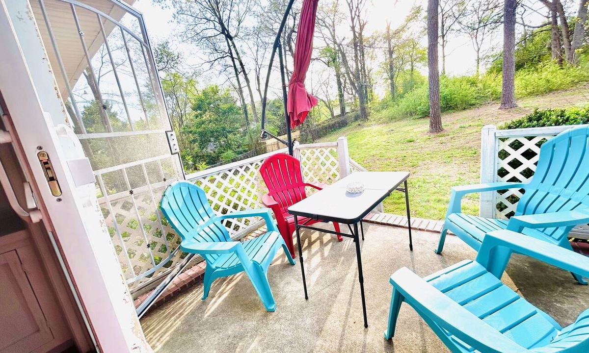Stockbridge House | Unique Space Awesome 3BR 1.5BT Fenced Sparking Clean Private Safe WiFi-TV@S-ALT