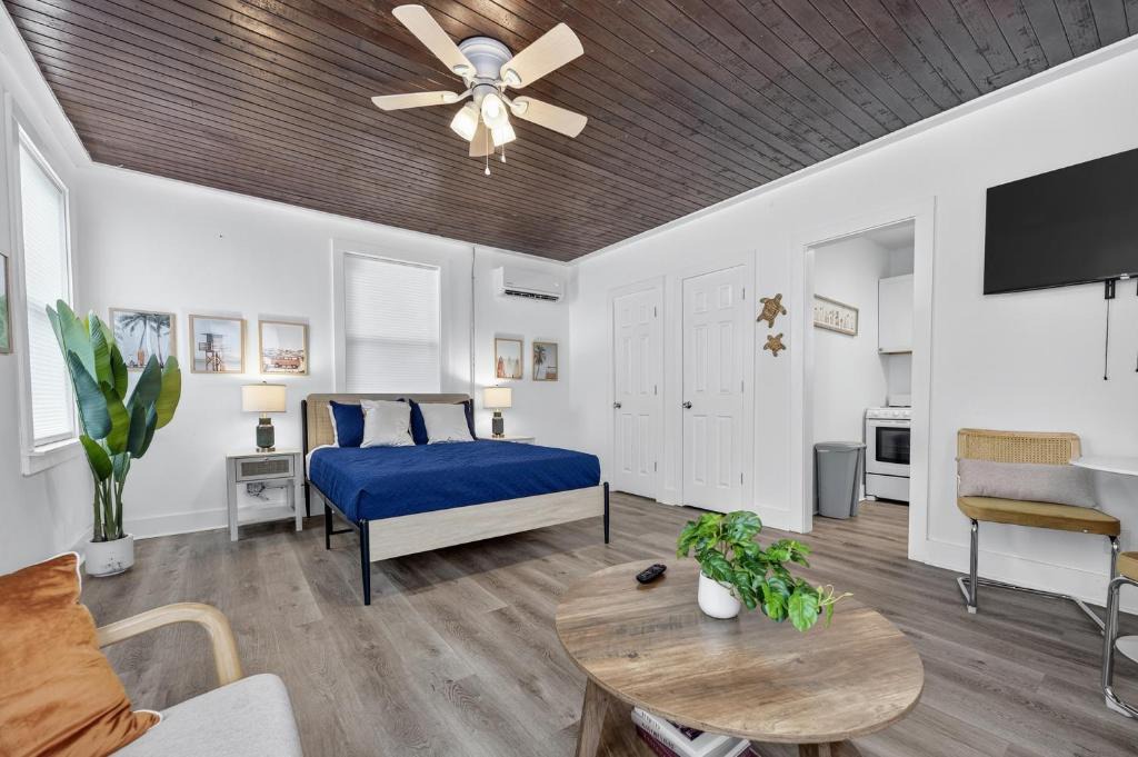 South Pensacola Apartment | Unit 1 Pensacola Cozy Studio