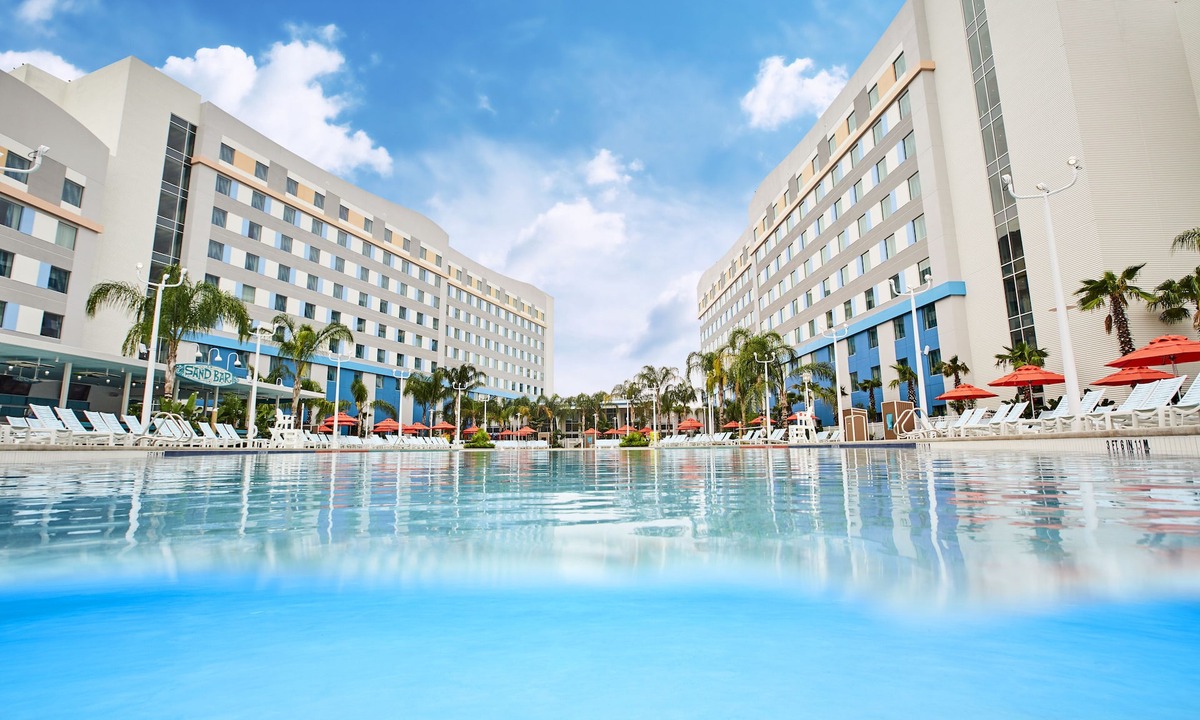 Florida Center Hotel | Universal's Endless Summer Resort - Surfside Inn and Suites