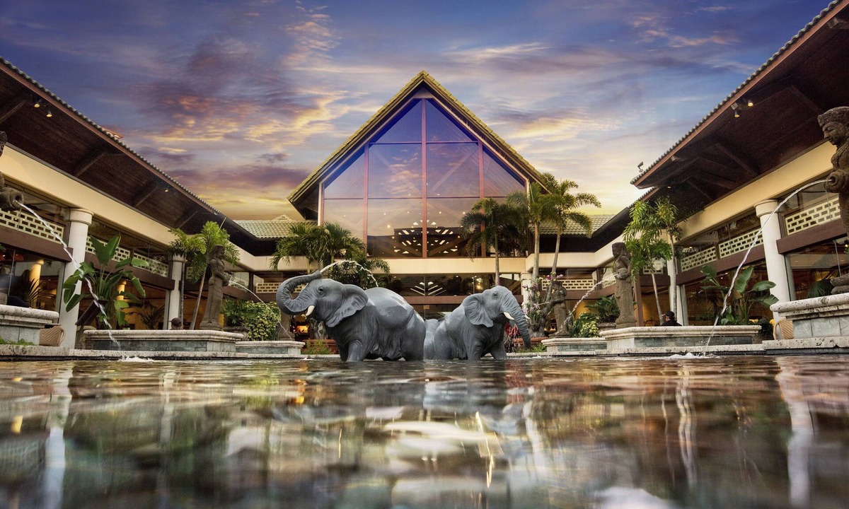 Florida Center Hotel | Universal’s Loews Royal Pacific Resort