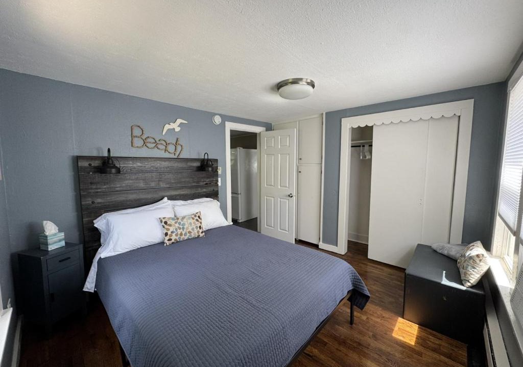 Nims House | Unwind at Lakeside | Hot Tub | Cozy Beach Town