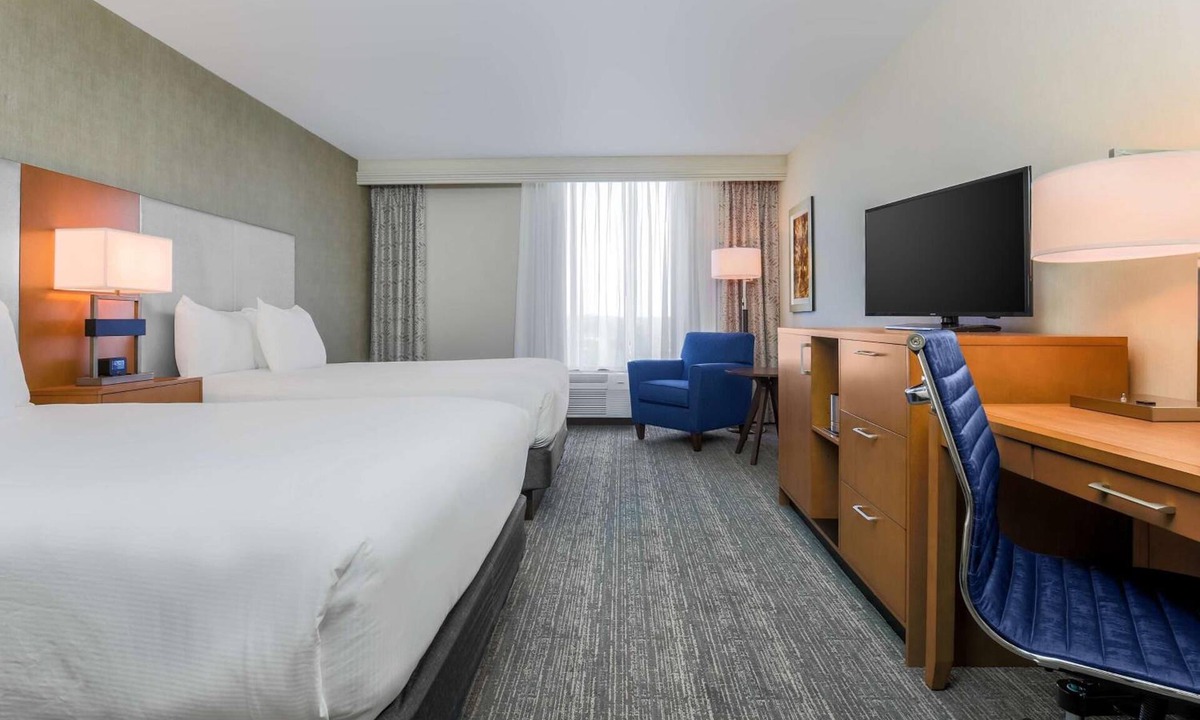 East Point Hotel | Unwind in Cozy Comfort | Georgia International Convention Center - 3 miles