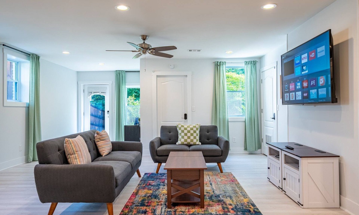 Atlanta House | Upscale 2BR Apartment Near Emory Hospital and CDC