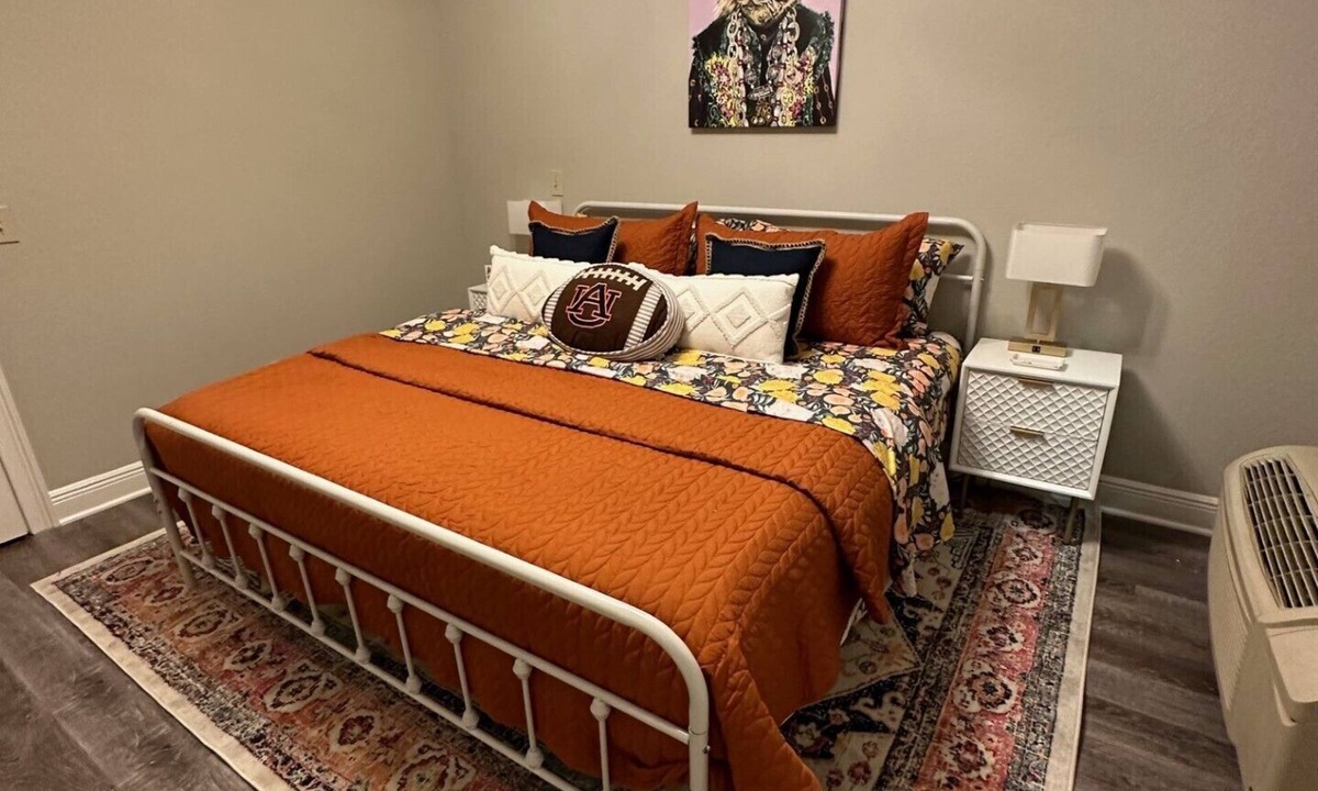 Auburn Condo | Upscale Condo 2 Blocks Walk to Stadium. Vandy 9/26 & Samford 11/21 available.