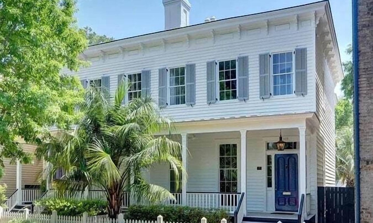 Savannah Victorian District House | Upscale Townhome Savannah, Steps to Forsyth Park