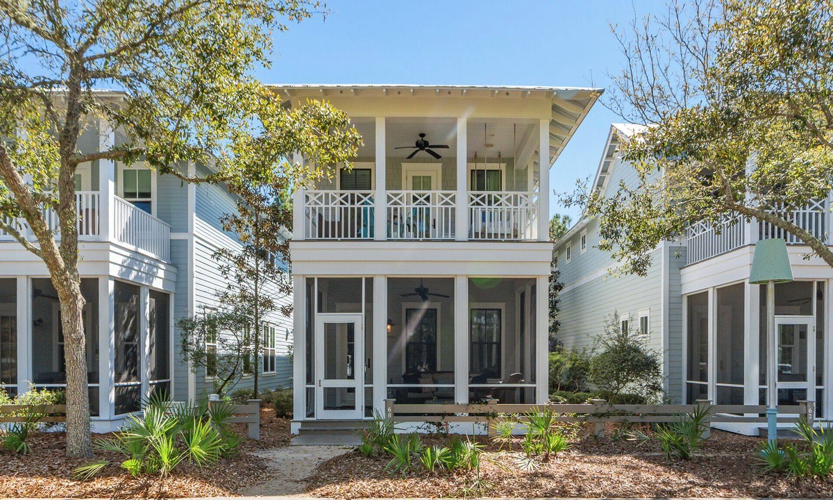 Watercolor House | Upscale Watercolor Home + Golf Cart, Bikes & Pools