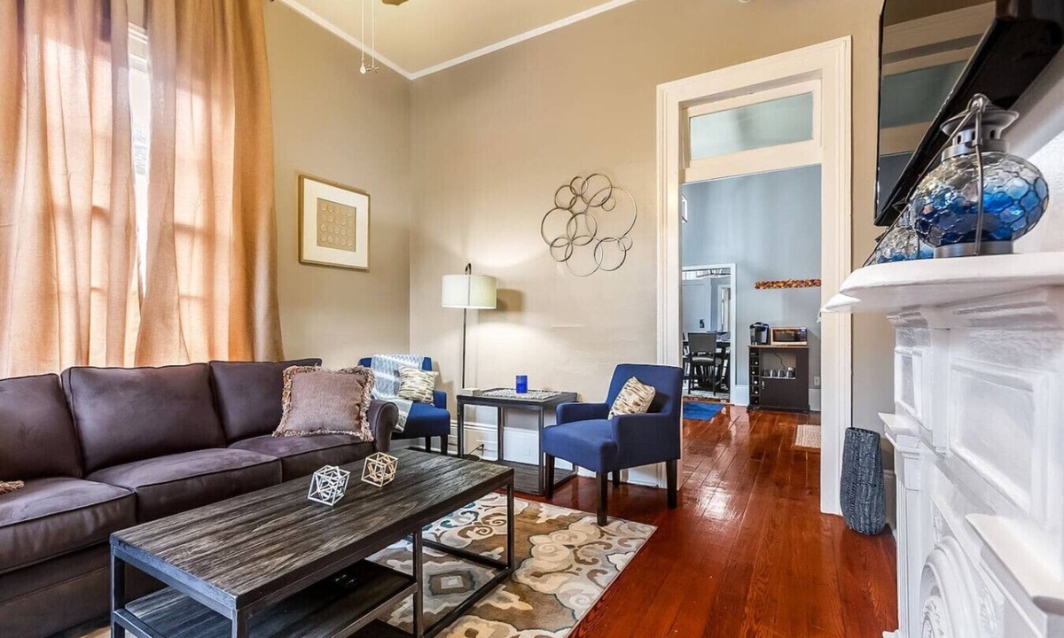 Leonidas House | Uptown Home on Streetcar Line, Walk to Restaurants