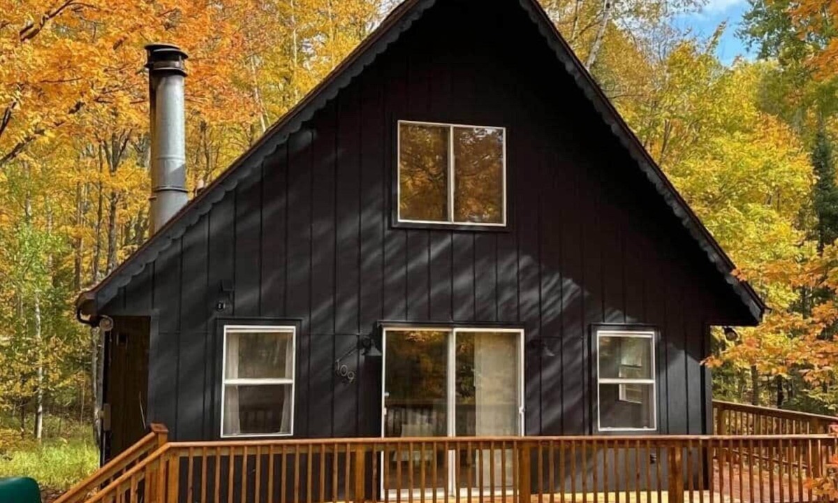 Stambaugh Ski Chalet | URSA MAJOR a charming three bedroom chalet suite