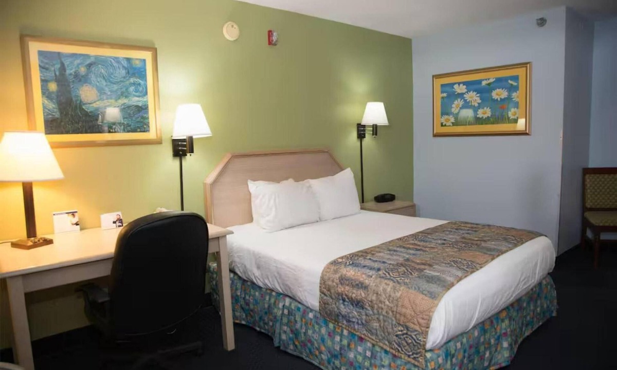 Mary Esther Hotel | Value-Packed Stay w/Free Parking | Near Gulfarium Marine Adventure Park - 3.7mi
