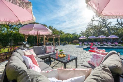 Vilano Beach House | Vilano Rose Sleeps 24 Heated Pool, Beach, EPIC Game Room, Golf, Pets, Hot Tub, Fire Pit, Hammock