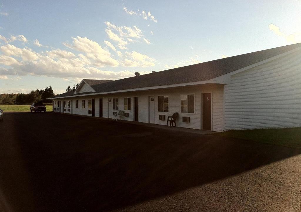 Chatham Hotel | Village Inn Motel