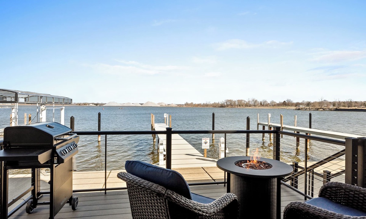 Muskegon House | Viridian Bellevue - Luxury, roof top deck, private boat slip