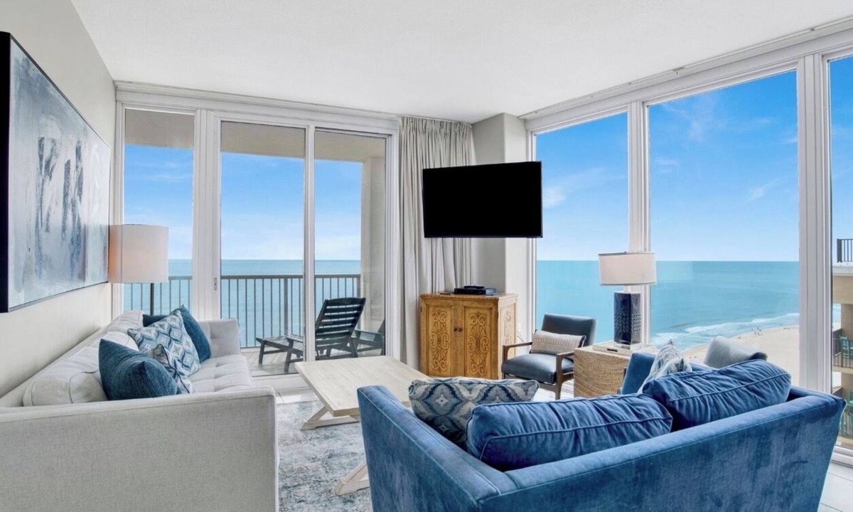 Gulf Shores Condo | Wake Up To The Waves-Stunning 3 Bed, 3 Bath Condo-Right on the Sand 🏖️