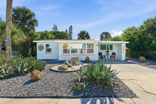 Roberta Heights In Oakdale Park House | Walk 2 Beach Corporate Families Pets OK