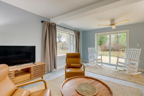 Manistee House | Walk to Beach & Lake Michigan: Manistee Bliss!