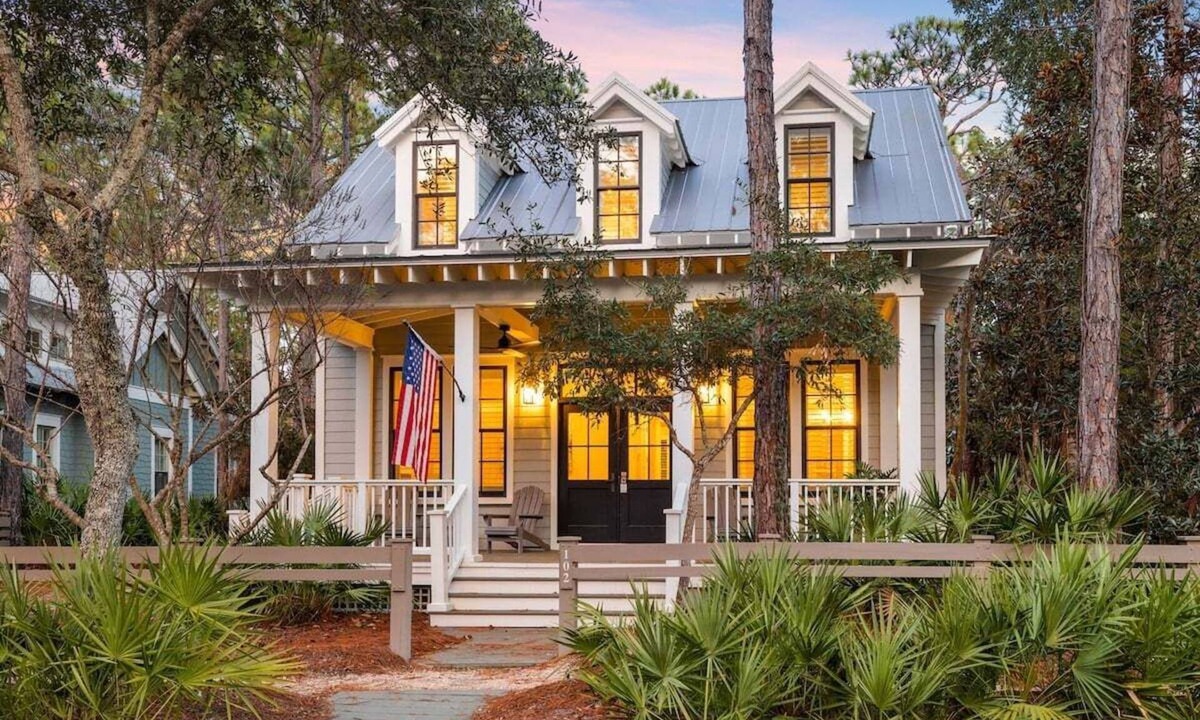 Forest District House | Walk to Camp WaterColor! LSV/Golf Cart, Bikes, Pet Friendly! Perfect for Families!