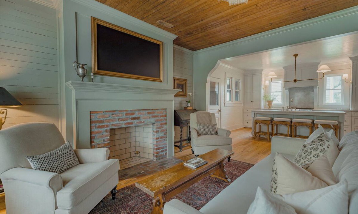 Cullman House | Walk to Christkindlmarkt, Cozy Historic Cottage