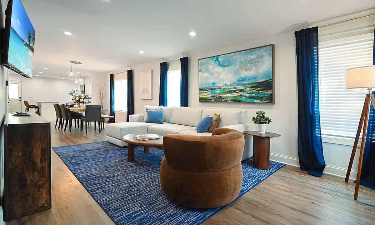 Atlanta House | Walk to Mercedes-Benz Stadium | Hot Tub Retreat