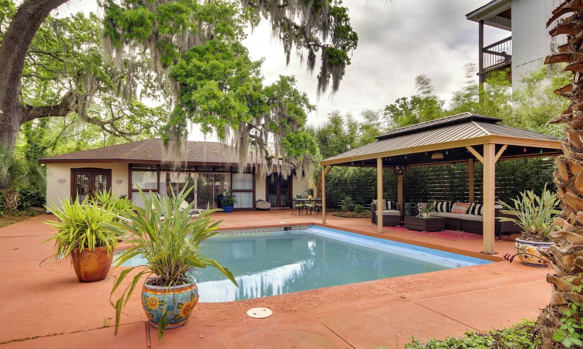 Biloxi Apartment | Walk to Ocean: Family Biloxi Haven w/Pool & Patio