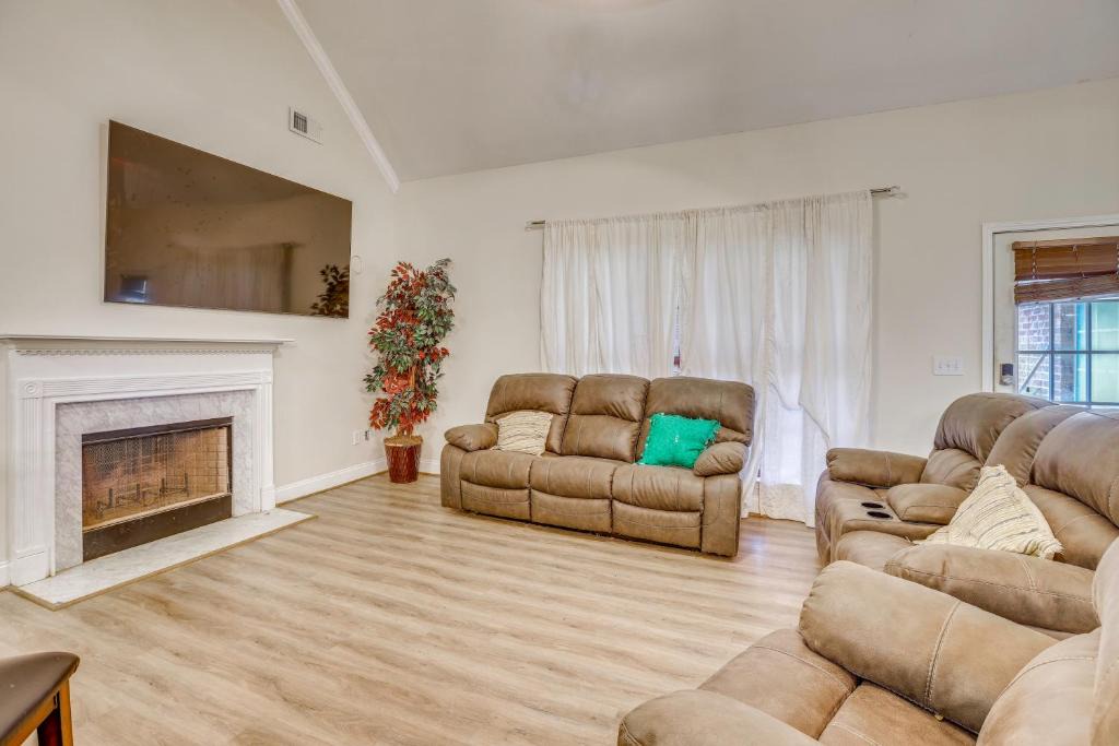Fultondale House | Walk to Shops & Dining! Quiet Fultondale Home