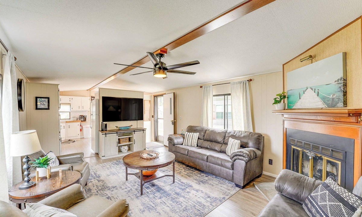 Silver Lake House | Walk to Silver Lake State Park! Family Getaway