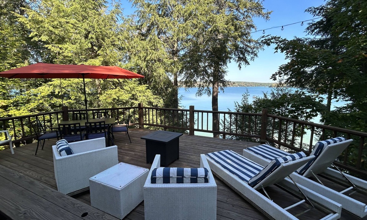 Boyne City House | WALLOON LAKEFRONT big deck/dock GAME ROOM fireplace WATERFRONT bike/hike nearby