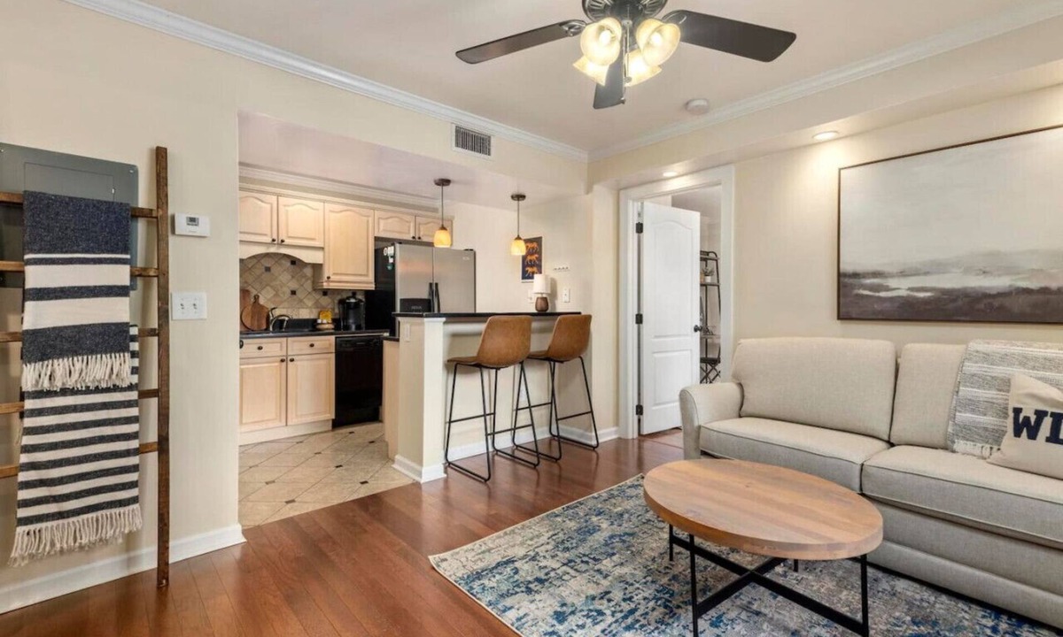 Auburn Condo | War Damn Condo-DT Auburn next to campus