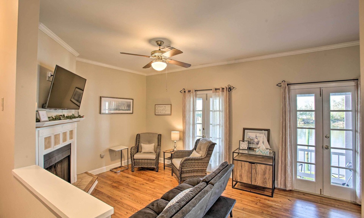 Madisonville House | Water Views & Private Dock! Madisonville Townhome