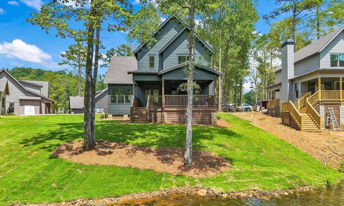 Dadeville House | Waterfront 4 bedroom house on beautiful Lake Martin, AL - sleeps 10