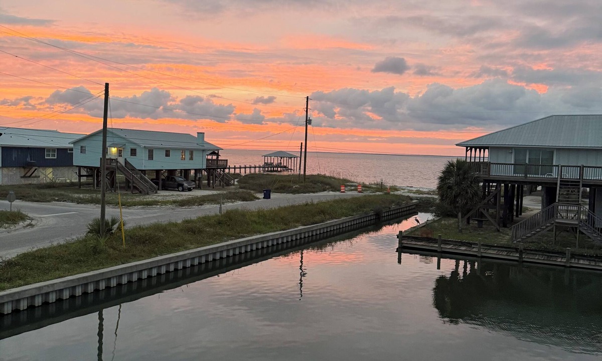 Dauphin Island House | Waterfront 4BR Private Dock& Boat Ramp perfect for families