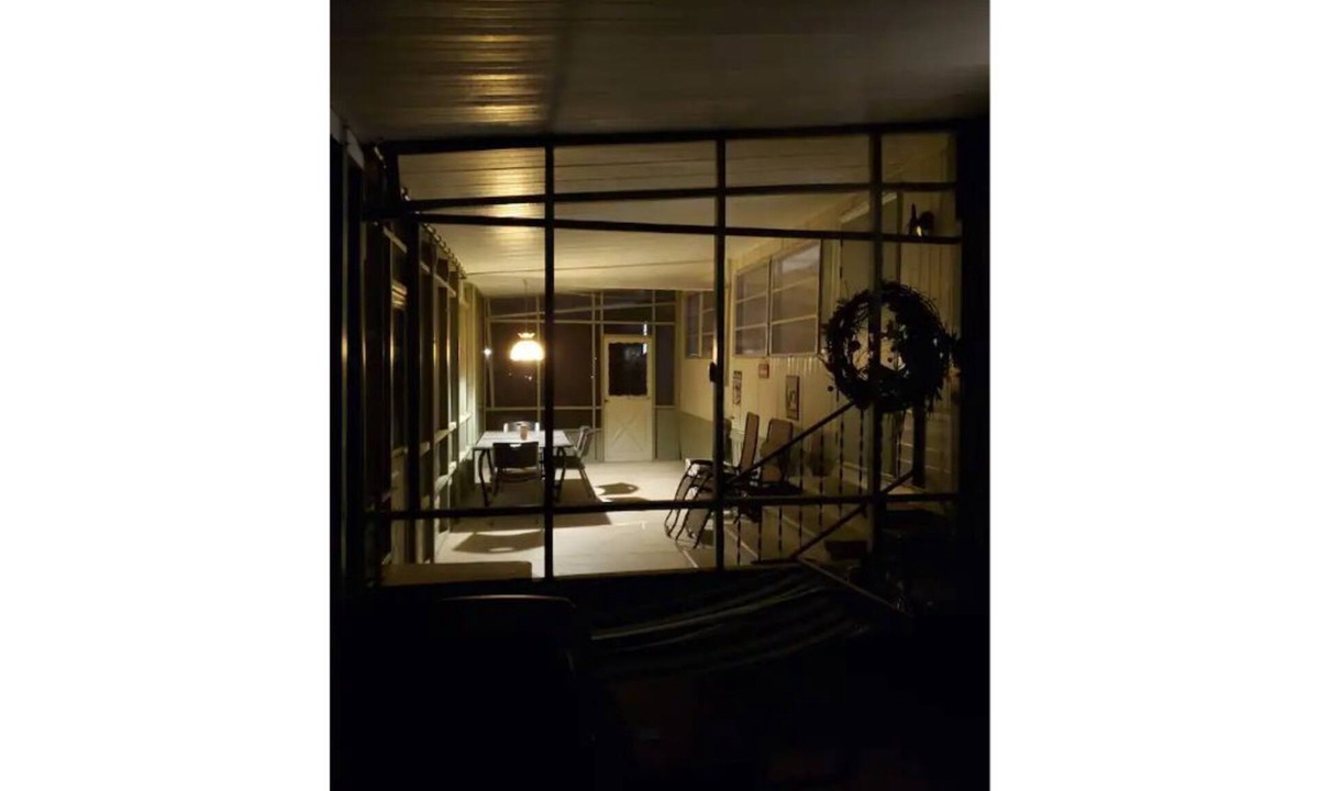 Satsuma Cottage | Waterfront Boat House updated mobile home - Work & Fish on 50 ft. Dock and slips