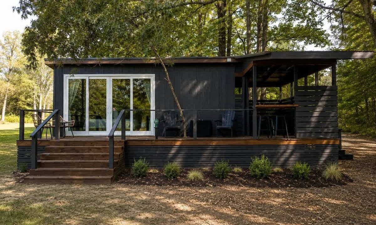 Cherokee Cabin | Waterfront cabin-Couples getaway *Private hot tub*