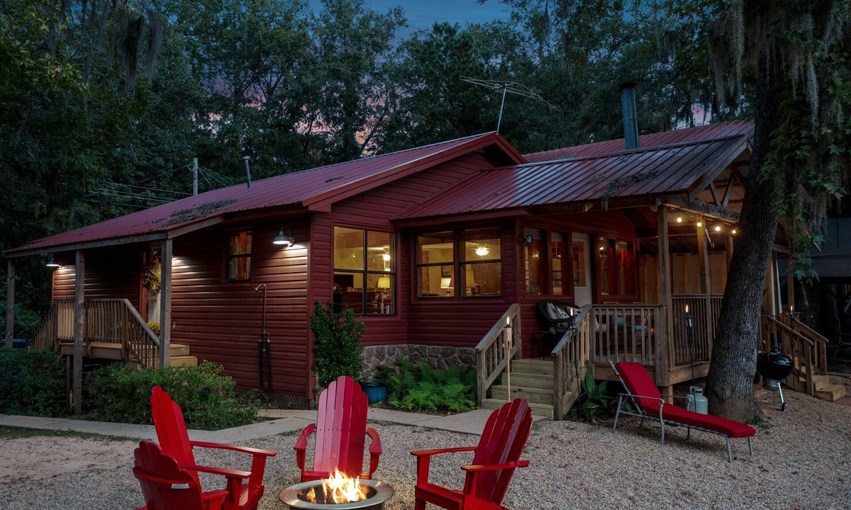 Jefferson Cottage | WATERFRONT cottage with SCENIC views of Big Cypress Bayou Caddo Lake